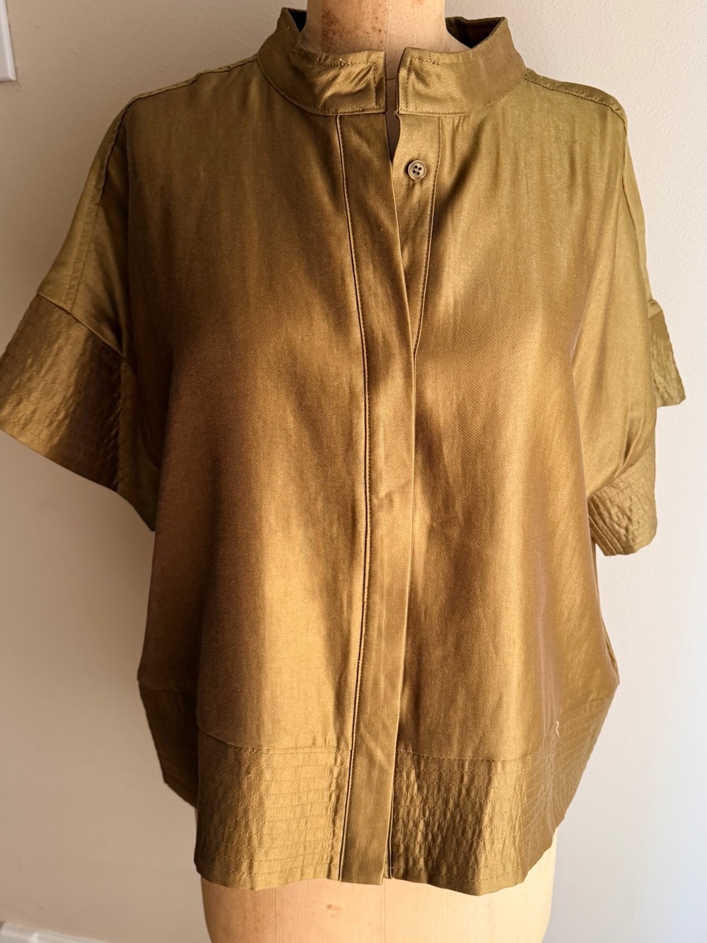 glam Short-Sleeve Stand Collar Blouse in on trend Olive green